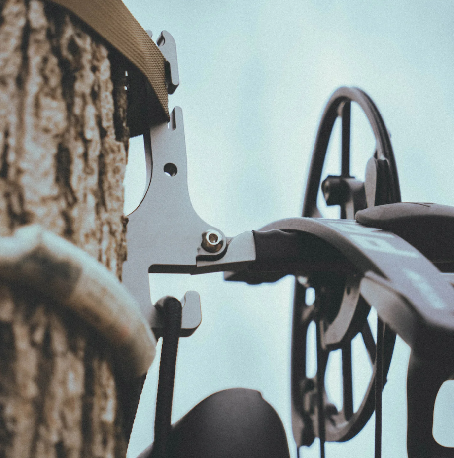 Latitude Outdoors - Bite Bow Hanger